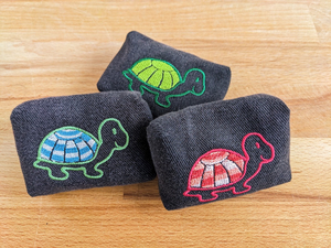 Nähgewichte aus alten Jeans bestickt mit Schildkröten