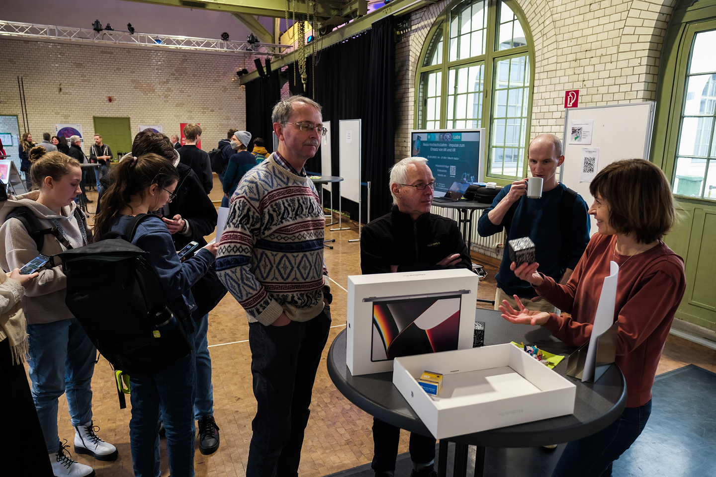 Beim Kaffee und Kuchen konnten Erfahrungen und Ideen ausgetauscht werden. Foto: M. Gasch